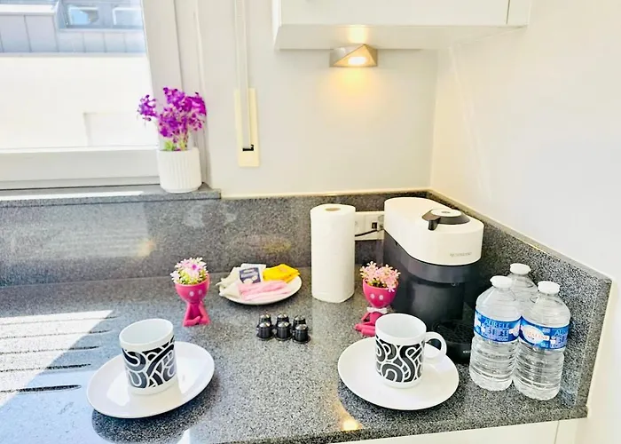 Chic Urban 2br With Parking- Bel4