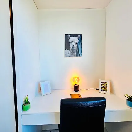 Lägenhet Chic Urban 2br With Parking- Bel4 *