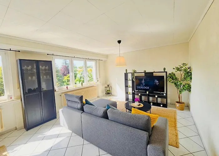 Chic Urban 2br With Parking- Bel4