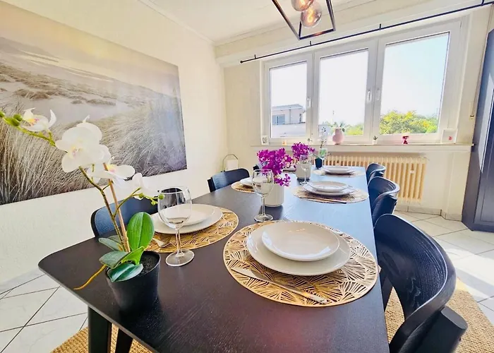 דירה Chic Urban 2br With Parking- Bel4 *