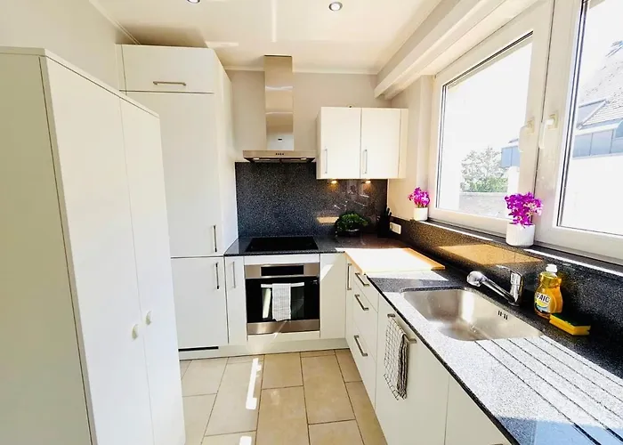 Chic Urban 2br With Parking- Bel4 דירה *